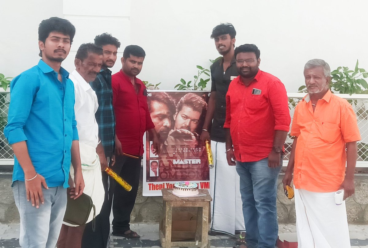Thalapa51976363's tweet photo. சற்று முன் #தேனி மாவட்டம் போடி #ஆரா திரையரங்கில் தளபதியாரின் #Master_Teaser திரையிடப்பட்டது...
மாஸ்டர் கொண்டாட்டம்💥💯
#Master @actorvijay #TheniYouthWingVMI https://t.co/H5g2TFaNev