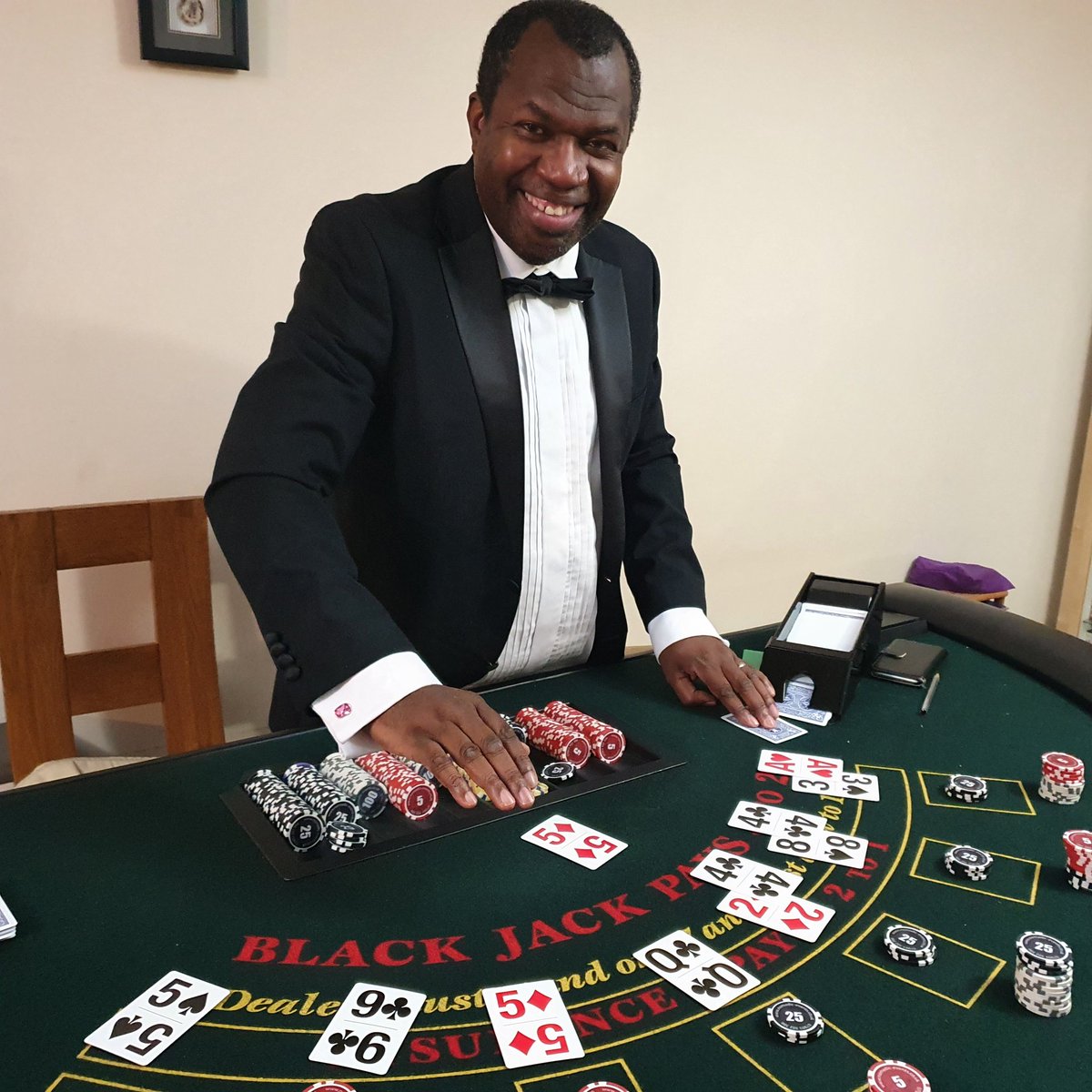 NomadicFunHire's tweet photo. My wife, Wendy, suggested I should wear my best tuxedo tonight for my clients zoom blackjack night. Thankfully, I followed Wendy's advice. The guests logged on wearing tuxedos and beautiful dresses 🙏🤓
#nomadicfuncasinohire #blackjack #abbotsgrouptraining #lockdown2020 https://t.co/sAwFDLspHx