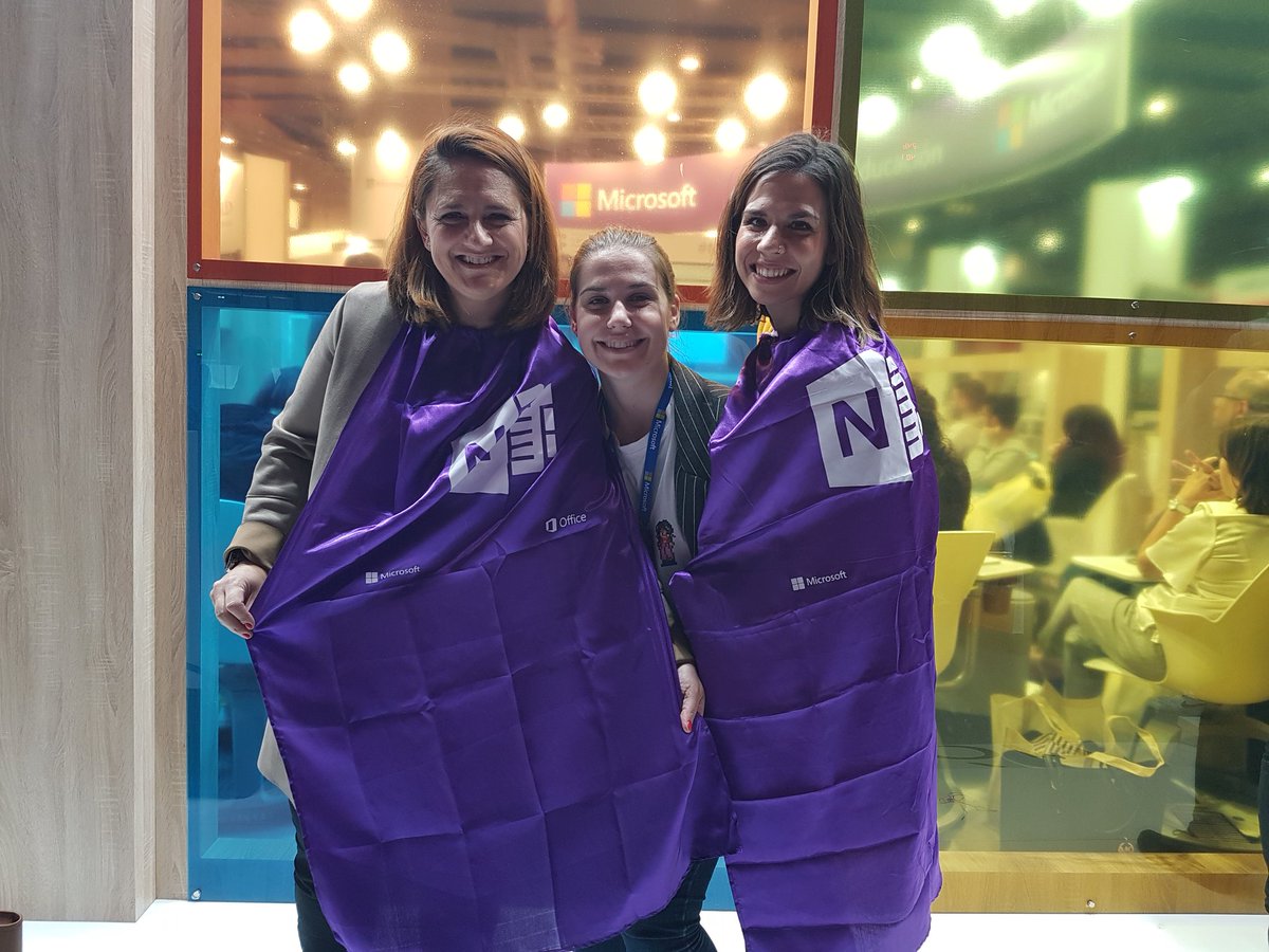 MariaComin1's tweet photo. Un día como hoy hace 2 años. Recuerdo de #SIMO2018😍 con mis grandes compañeras @carmenben1tez y @Andreoide7 ¡Gracias #OneDrive! 😉 https://t.co/0lENWBnw6j