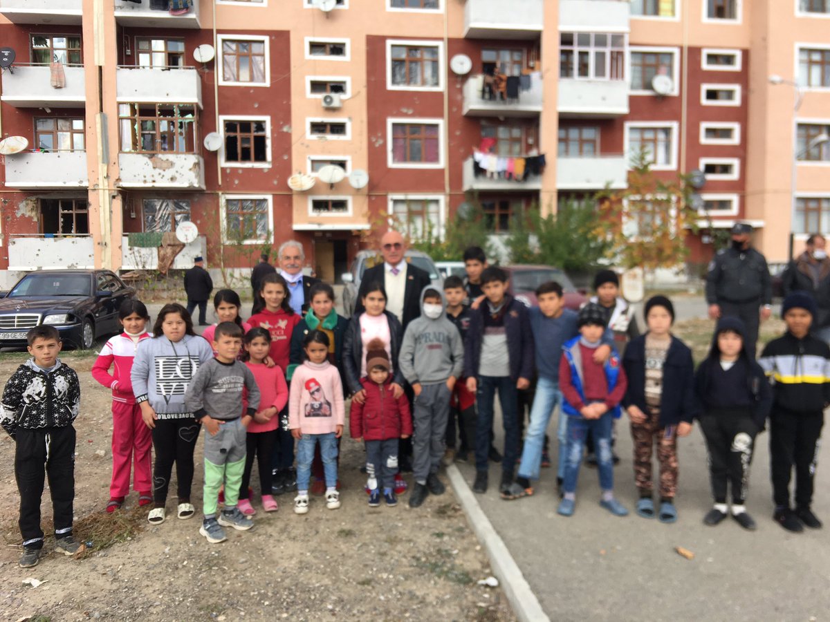 MTanal's tweet photo. Çocuklar savaşsız bir gelecek istiyor.#Azerbeycan #Terter #Berter https://t.co/e4PdMZmX39