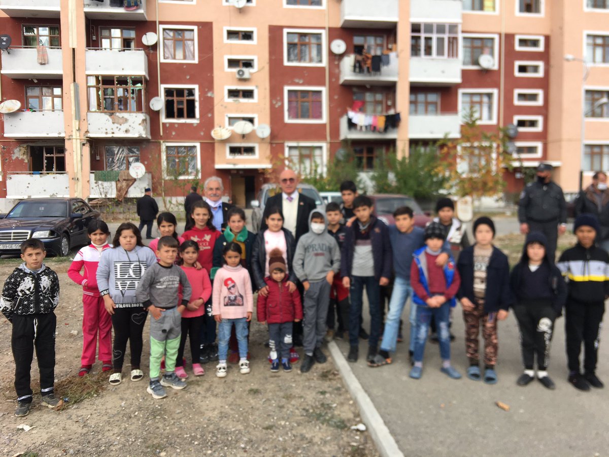 MTanal's tweet photo. Çocuklar savaşsız bir gelecek istiyor.#Azerbeycan #Terter #Berter https://t.co/e4PdMZmX39