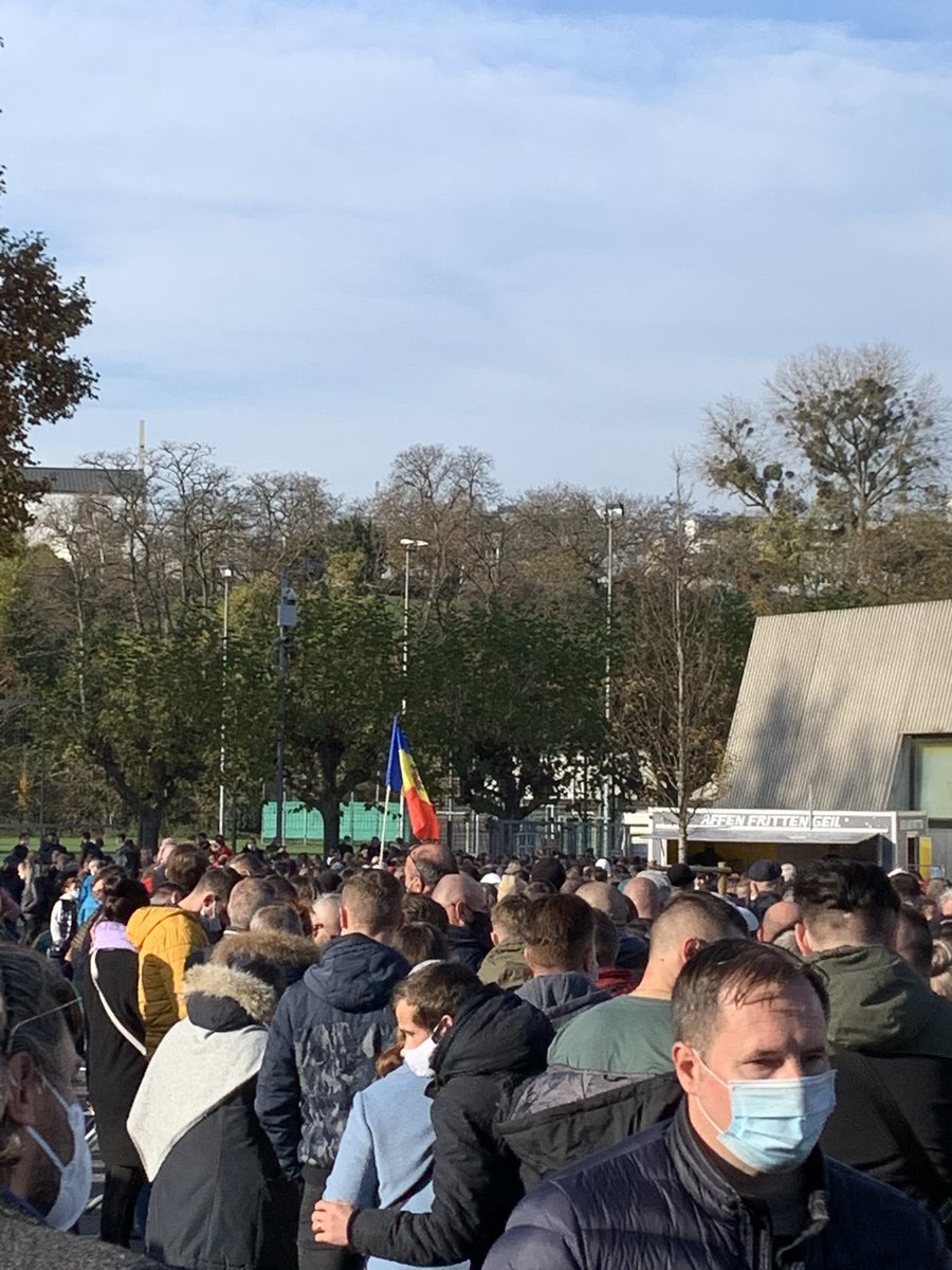 19. The voting in Frankfurt is massive. The electoral authorities ask the voters to go to other polling stations in Germany because the number of ballots is rapidly exhausting. Only 5k ballots were distributed. Not sure that I will manage to cast my vote.  #MoldovaVote2020