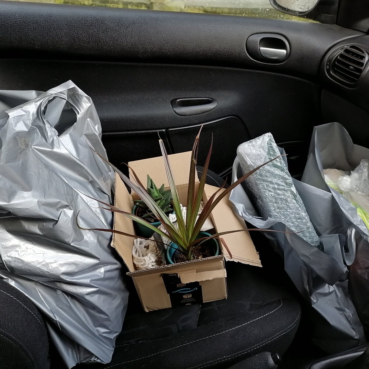 PrintedSecrets's tweet photo. If you can't come to me I'll try my best to come to you. All loaded up and on my way 👍🏻😁 https://t.co/kCNROrL6bc