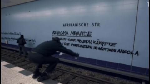 antifanordost's tweet photo. Gebt euch die aktuelle Folge von @ARTEde #Tracks.

Tracks begleitet hier u.a. die neu gegründete politische Formation "#AnticolonialAction" beim Umbenennen und Kommentieren von kolonialer Scheisse in #Berlin.

👉https://t.co/IFt3jW7OHy 

#colonialism #wedding65 #migrantifa #jetzt https://t.co/FBwKR2T2z9