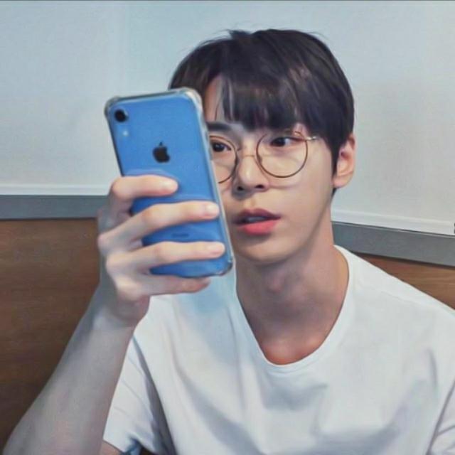 จ๋าย. tweet media