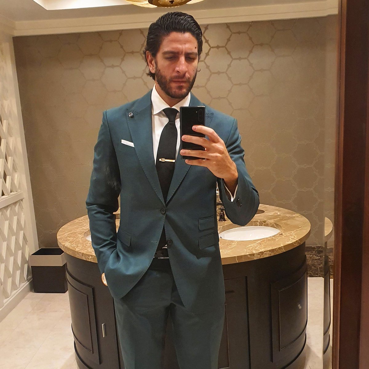 SamehKamal_'s tweet photo. S U I T S 💫
#TeamHarveySpecter 🔝
FALL CLASSIC DARK GREEN SUIT 💫 #DARETOWEAR 
#tailored #designedbyme #trendsetter #peaceandlove #whatusmenlike #weddingbehavior #suitingup #BatmanTieClip 
#Salmoses ❤🎉 https://t.co/Xisl9rPF3a