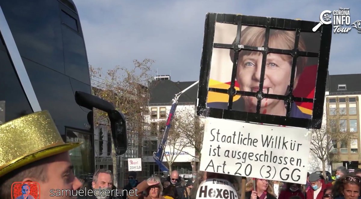 fozzybear77's tweet image. Während #Eckart versucht zu erklären das das sie die wahren Antifaschisten sind.......

#schwindelbus #bitburg