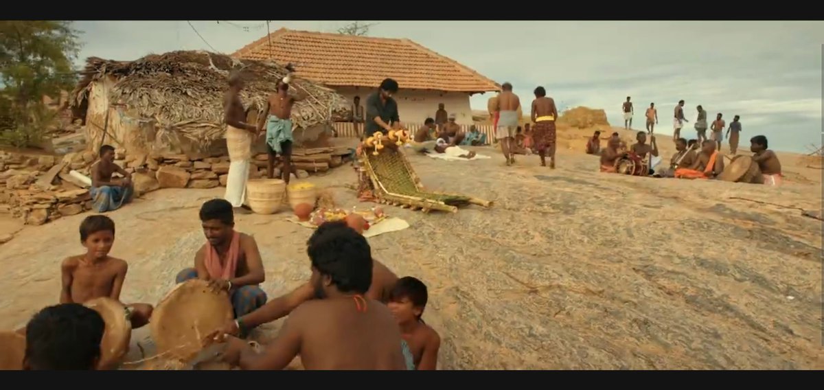 *Decoding Soorarai Potru*1)Maara's introHave yall wondered why Maara's intro was a saavukuthu? Reason:After the airport the,Urvasi will state that his father's body was taken as 'Anathai Ponam'. Due to that impact Maara always helps the dead people funeral(Thread)