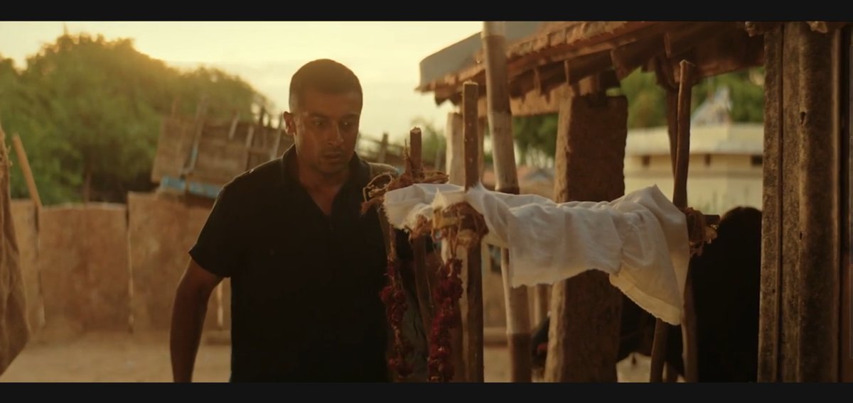 *Decoding Soorarai Potru*1)Maara's introHave yall wondered why Maara's intro was a saavukuthu? Reason:After the airport the,Urvasi will state that his father's body was taken as 'Anathai Ponam'. Due to that impact Maara always helps the dead people funeral(Thread)