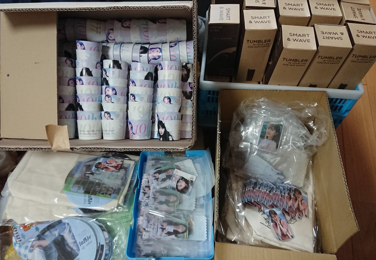 kotoyan_m's tweet photo. @team200701 
잘 받았습니다! 정말 감사합니다💕

デビュー10周年3次募金特典
カップホルダーセット
START-UP Tシャツ
届きました！
仕訳していますが、かなりの量で...頑張って出来るだけ早く発送しますので、すみませんが到着までもう暫くお待ち下さい🙇

📝住所が未連絡の方はDMお願いします！ https://t.co/D2OMHJfnNB