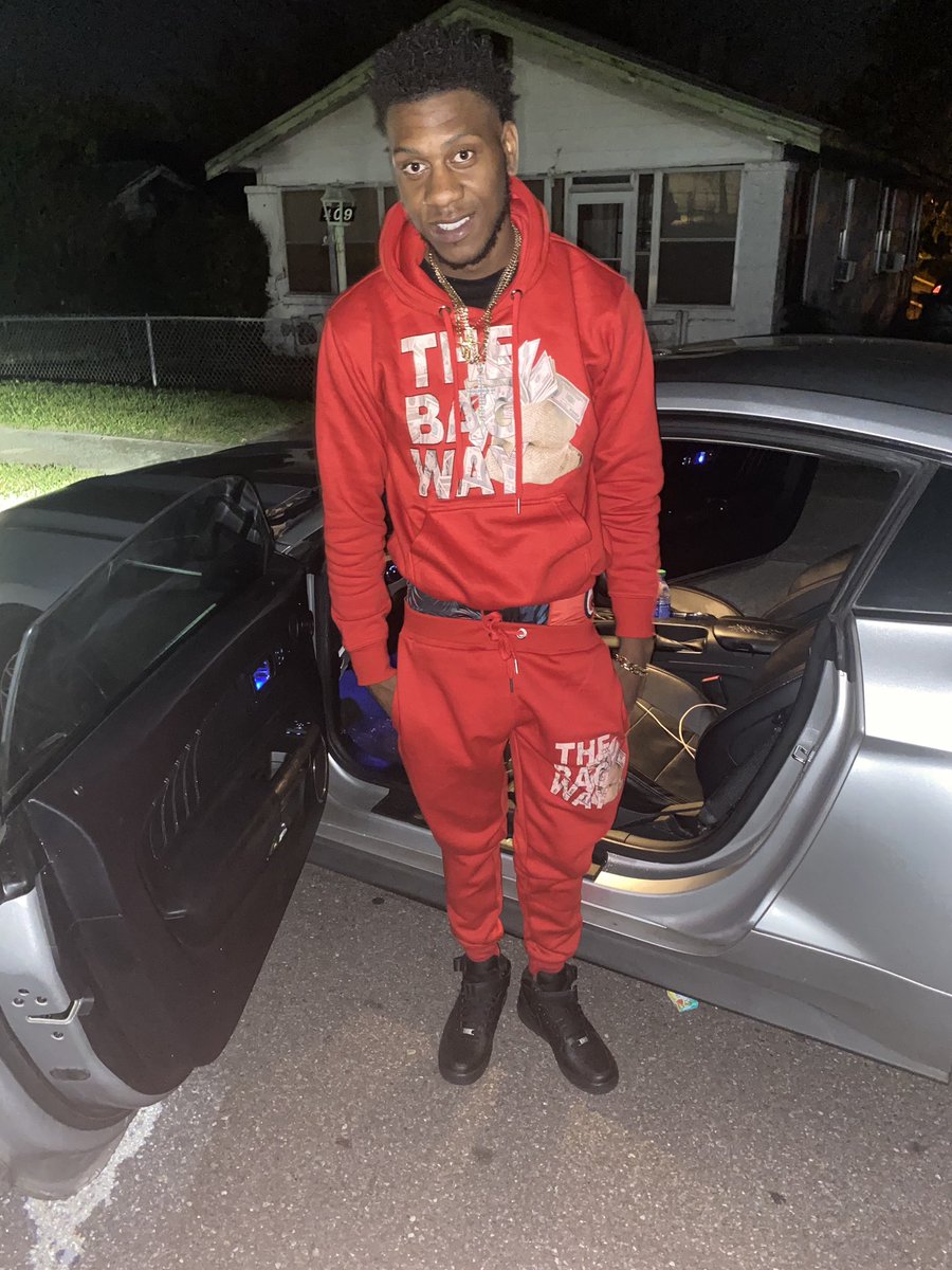 YRN_Jaterrius's tweet photo. Damnn my batteries goin dead got my scale jumpin phone slappin all day sells still comin ๐ฐ๐๐ฟโโ๏ธ #riplit #freedalandlord https://t.co/dIJH937KOd
