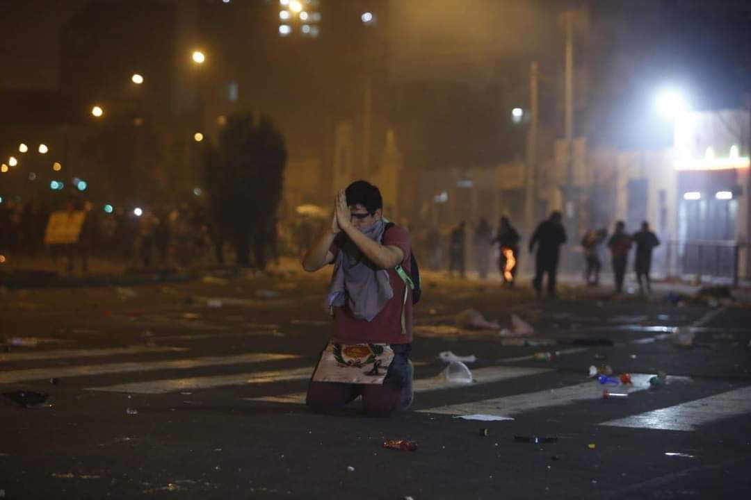 Nicole13241852's tweet photo. No importa del país que seas, realmente estarías ayudando bastante usando el HT y dando RT #PeruvianLivesMatter en Twitter no hace falta ser de Perú para difundir, se trata de empatía.
Gente está muriendo y está siendo secuestrada, sus derechos están siendo violados. https://t.co/hugC21C4LK