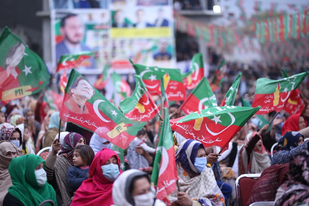 PTIofficial's tweet photo. تمام سروے اور پاکستان تحریک انصاف کے بھرپور عوامی جلسے یہ ثابت کر چکے کہ جیت انشا اللہ پاکستان تحریک انصاف کی ہے

#بلے_پہ_ٹھپہ https://t.co/kqYz1KatAK