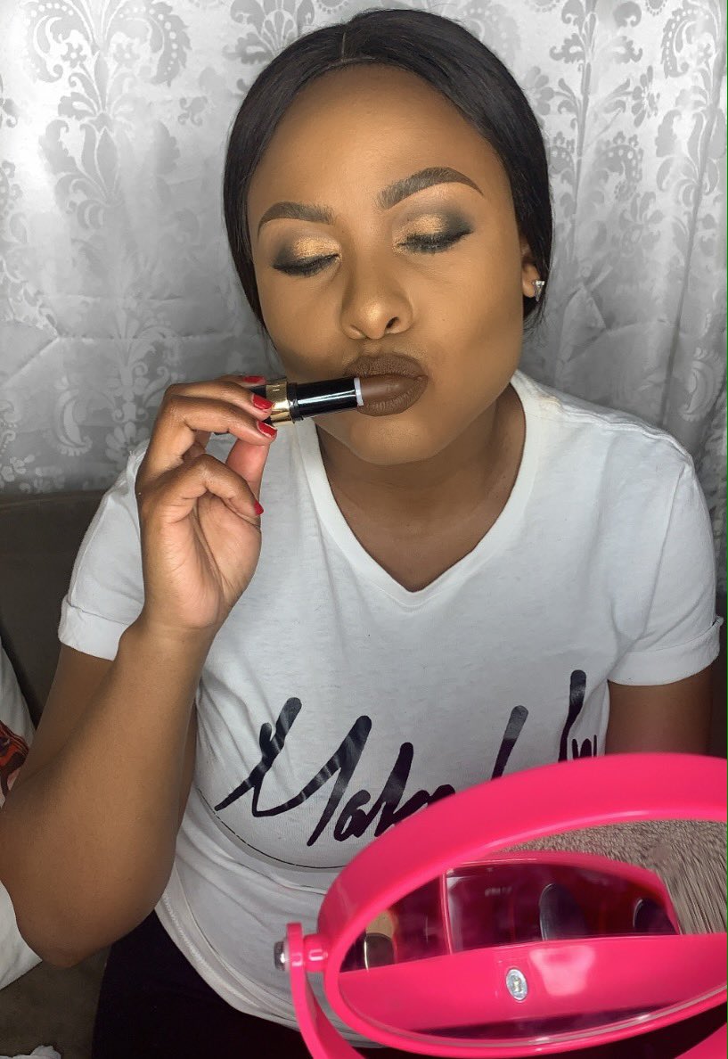 MakeUpByShirzz's tweet photo. New  Power Lipstick  is long-wearing  and lightweight, up to 10-hour smudge-proof colour... Loving all the 10 shades😍 Remember Avon can be bought online https://t.co/71hu7whokU

#AvonPowerStay
#AvonSuperStay

⁦@AvonSouthAfrica⁩
⁦@Beauty_Bulletin⁩ https://t.co/FtcTgth3SR
