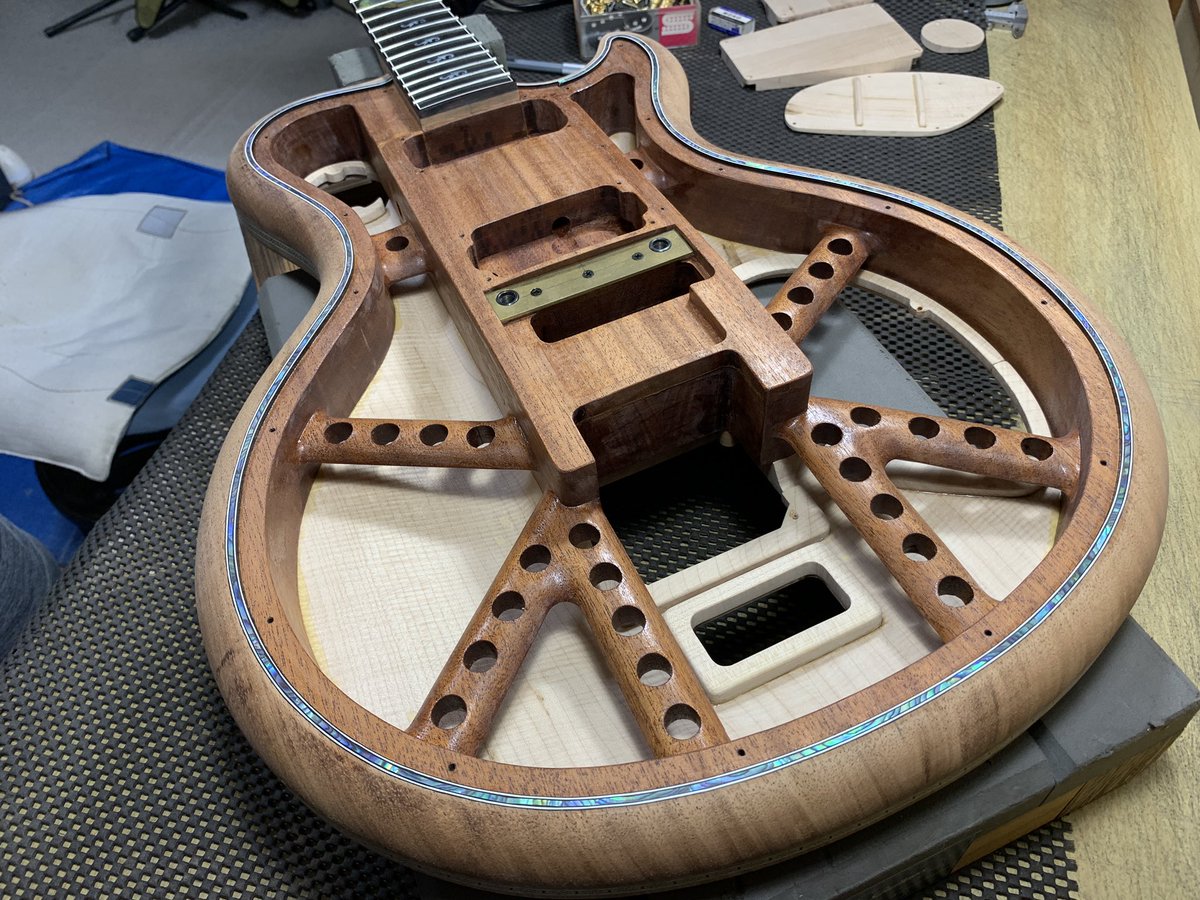 ihush_guitars's tweet photo. ライシャス15インチセミホローfor Neal Schon.
Coming soon ✨
#15inchsemihollowfornealschon https://t.co/tyIbHS3976