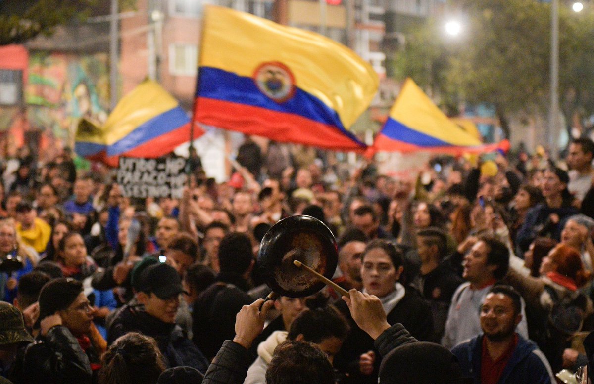 yaz_yoonie's tweet photo. Latinoamérica! Paises en dónde alzar la voz esta mal, dónde defender tus derechos, exigir justicia y libertad son un delito. Las autoridades y los altos mandatarios abusan de su poder, no ayudan a su pueblo y se hacen de los oídos sordos. Merecemos justicia.
#LATAMLIVESMATTER https://t.co/b21cygwoDD