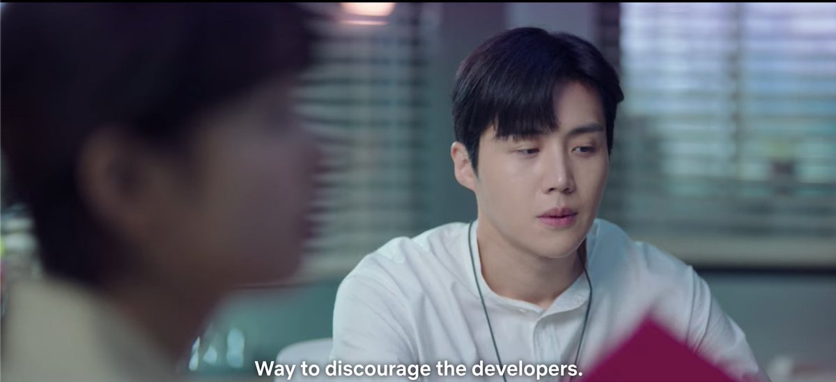 Jipyeong had a much different way of addressing this issue.First of all, it wasn't that he didn't care for Dalmi's comfort. He noticed that she was getting worked up and overheated, so he turned on the AC for her.