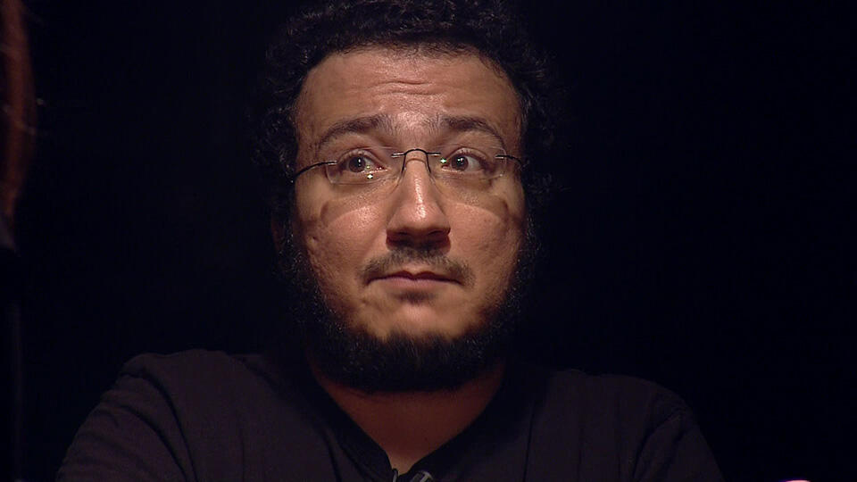 cnnturk's tweet photo. Sansasyon yaratan açıklamalarından pişman mı? Türk bilim insanlarıyla ilgili ne düşünüyor? Medyatik olmak için özel bir çaba sarf ediyor mu? 

Merve Şahin ve Melis Özcan sordu, Oytun Erbaş yanıtladı https://t.co/1x34M2h8LE

#SorguSual https://t.co/Cro0Jcgggy