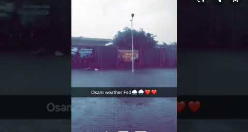 Fatimahun22's tweet photo. وہ بارش کے تسلسل میں                           
مجھے بوندوں کے مانند یاد آئے
#HappyRainyDay
#FirstRain
#FsdRain💧💧 https://t.co/Z1edhF5TOD