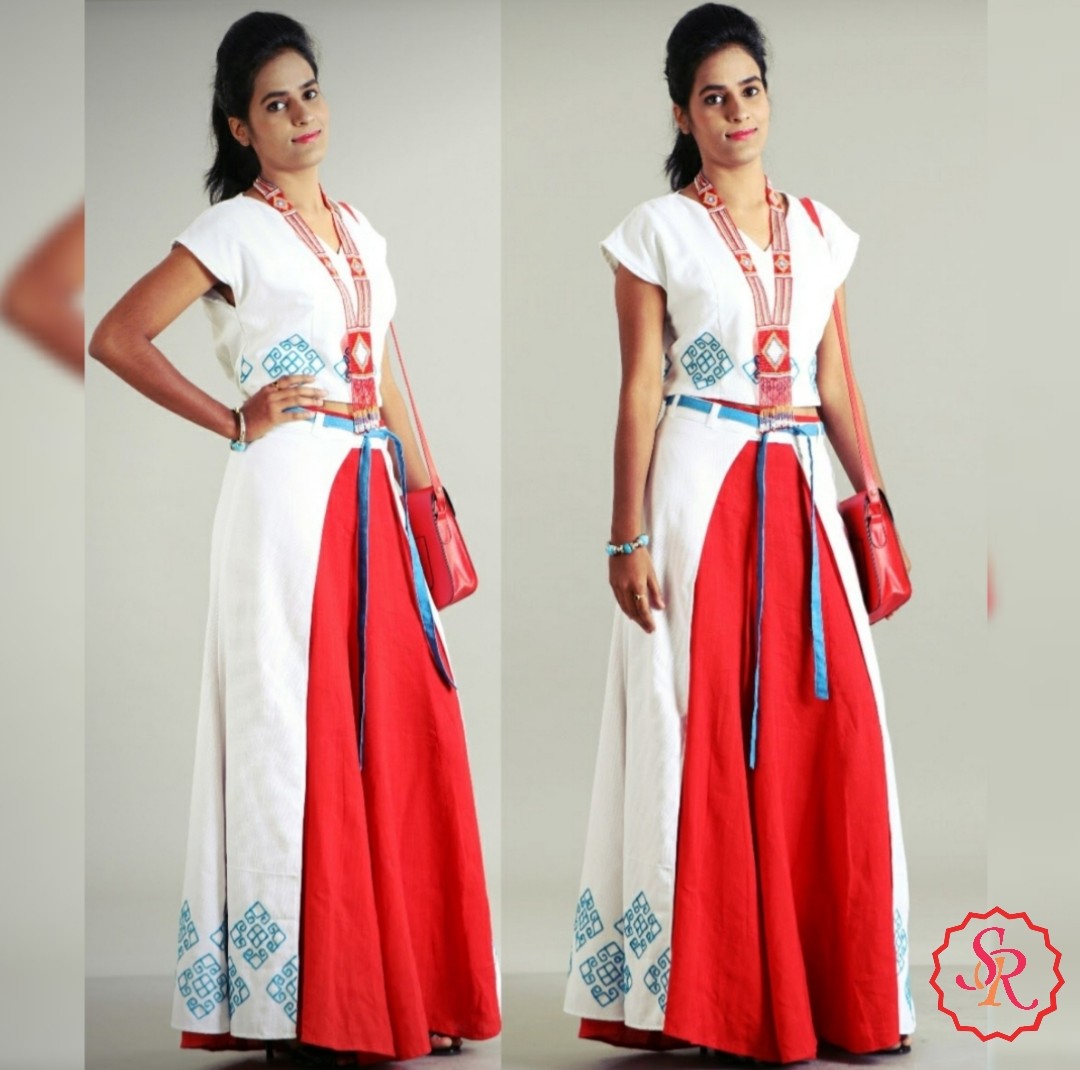 Sushma_Official's tweet photo. THE THEME ".....The Art Of Tenun Buna Weaves....." #designerbyme #beautifulpatterns #embossedmotif #knitweaving #wovenfabric #softwhite #boldblue #rustred #layeredwraps #jutefabric #tussarsilk #embroidery https://t.co/RjyCKq4hHw