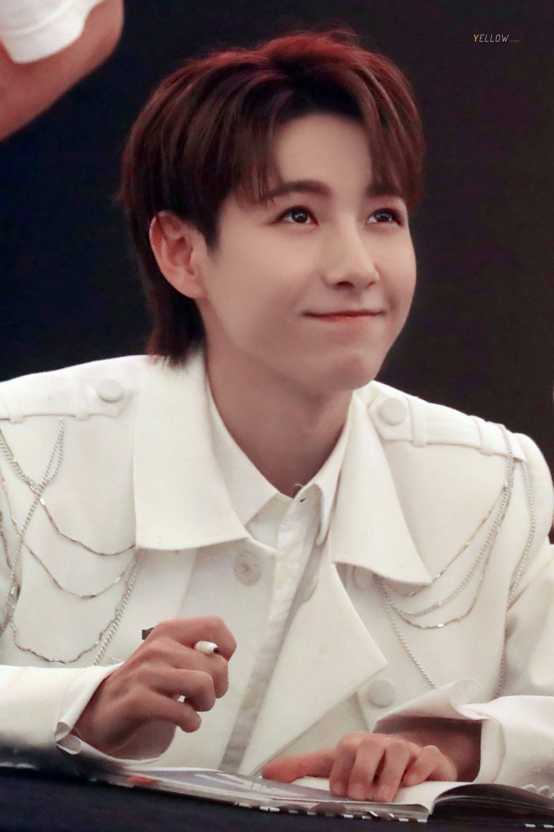 🌈hourly renjun 🏡 tweet media