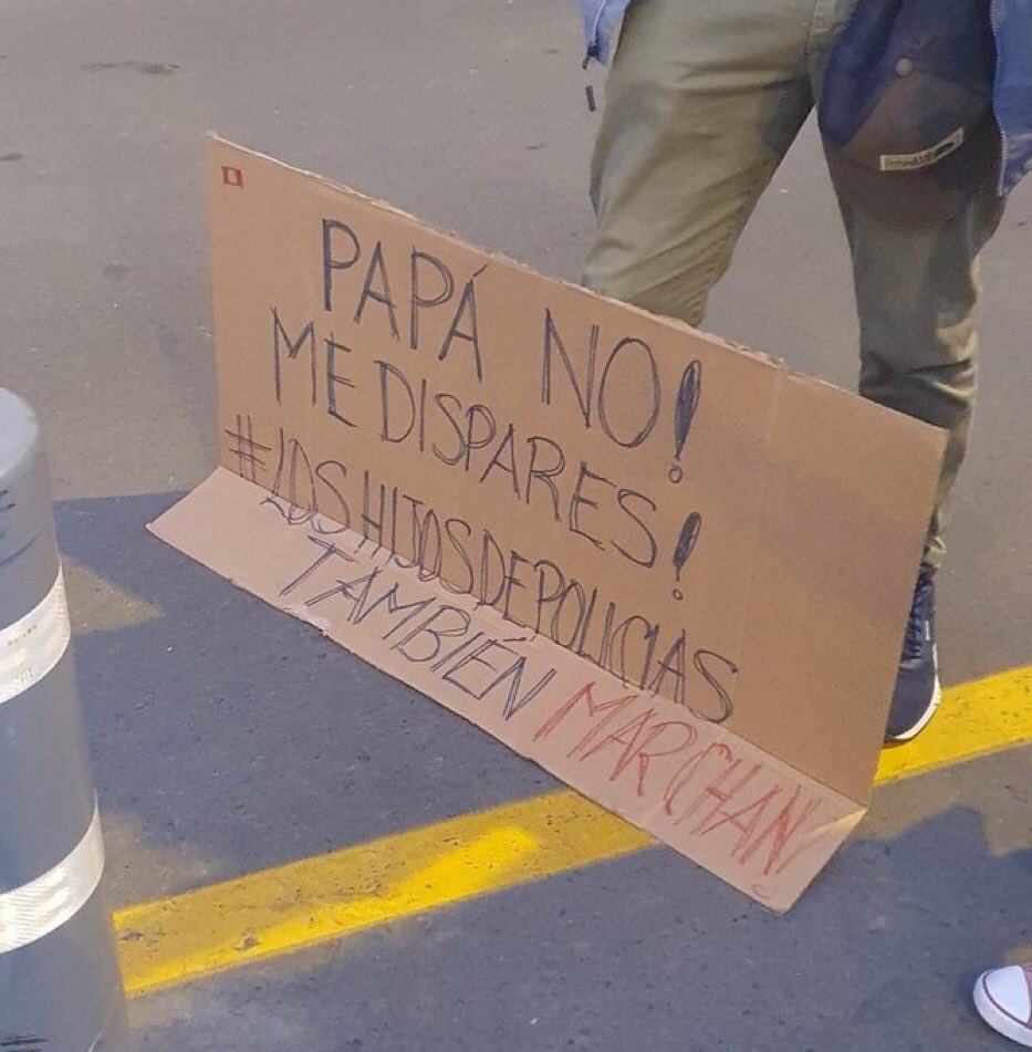 thatbitchrs's tweet photo. ¿Puede ser que esta imagen me dejo hecha trizas? 

#PeruvianLivesMatter #MerinoDictador #MerinoAsesino https://t.co/oNkC2PC9gB