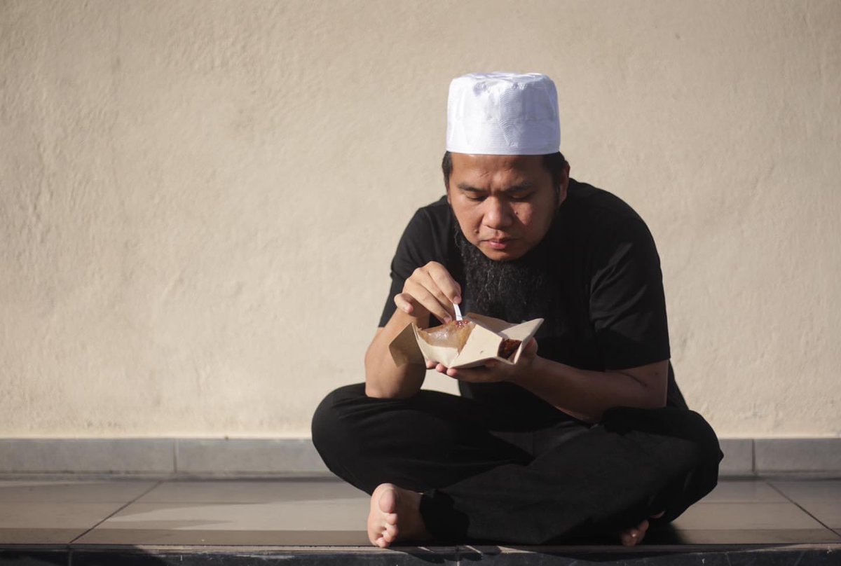zulakmalxx's tweet photo. we need to protect DG Hisham and Ustaz Ebit Lew no matter what happens. https://t.co/WzxFPjMGim