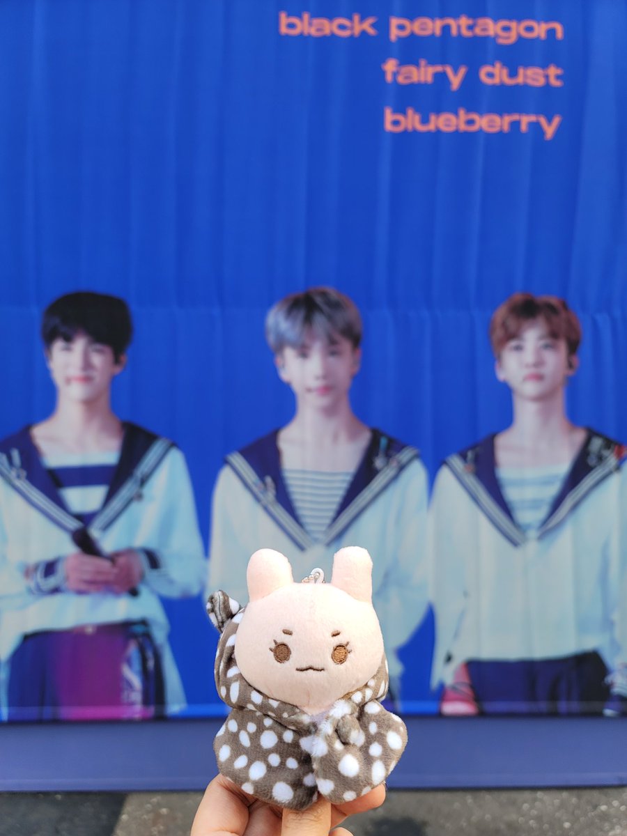 letter2nana's tweet photo. #오늘의리나 는 #트리플제이_맛집_젤리아케이드 에 놀러와서 신났다. https://t.co/4EUFUOIwe0