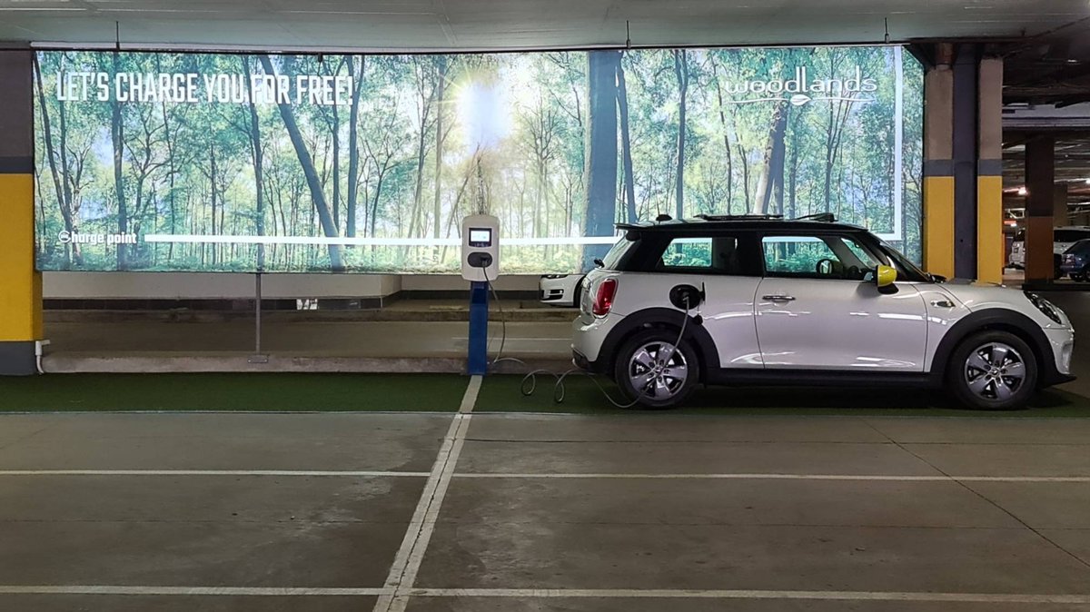 BreevAfrica's tweet photo. Catching a free charge at #Woodlandsmall #Pretoria
#ElectricCars #Battery #EV #GoGreen #BMWi3 #Mini #ElectricVehicle #ChargingStations #SouthAfrica #evCrowdRoute #ElectricVehicles https://t.co/vrcfWbXskt