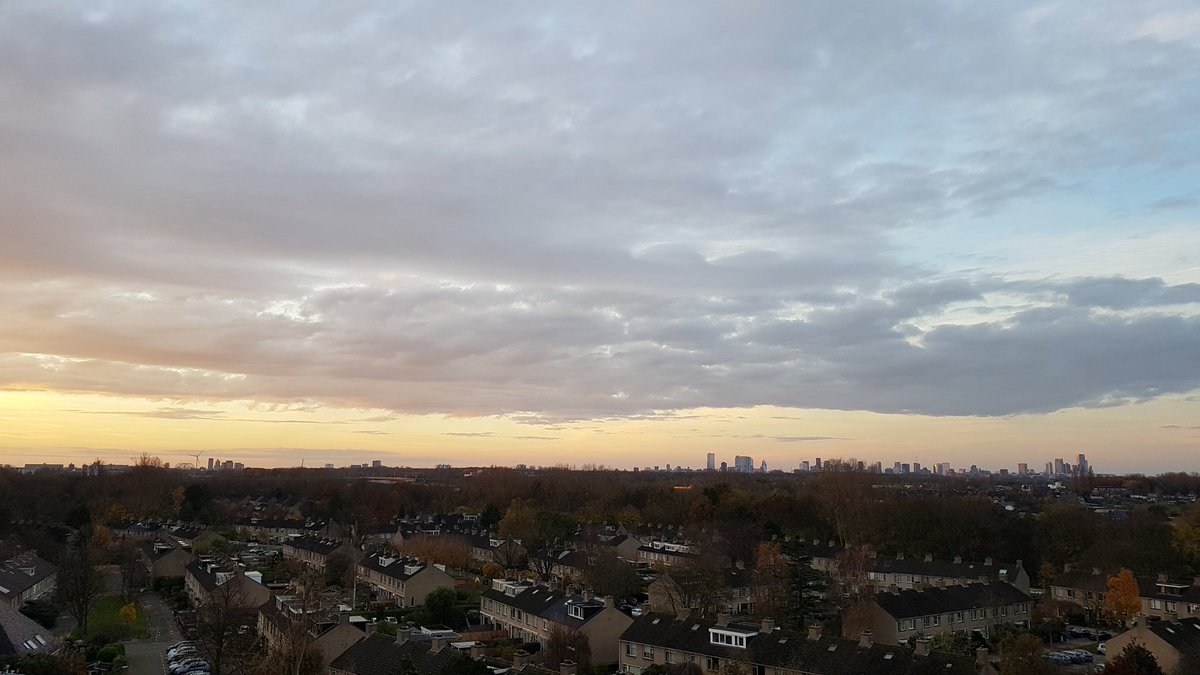 ejsnarf's tweet photo. Zo de stad #Rotterdam ontwaakt! https://t.co/dUuoSIVb1H