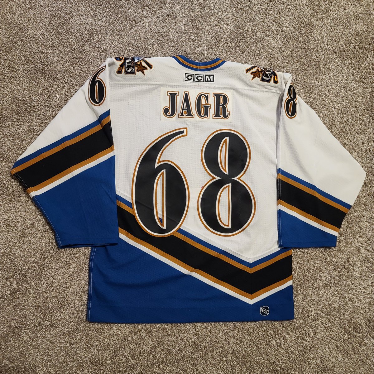 PVJerseys's tweet photo. ๐จWith yet another round of #PVFinds again tomorrow, I'm sharing the newest addition to #PVsPC!๐จ
2001-04 CCM On-Ice Authentic Jaromir Jagr Washington Capitals Screaming Eagle!
What's the latest addition to your collection? #PVFinds #PVsPC #ALLCAPS #HockeyTwitter https://t.co/MKoz6cVyX4