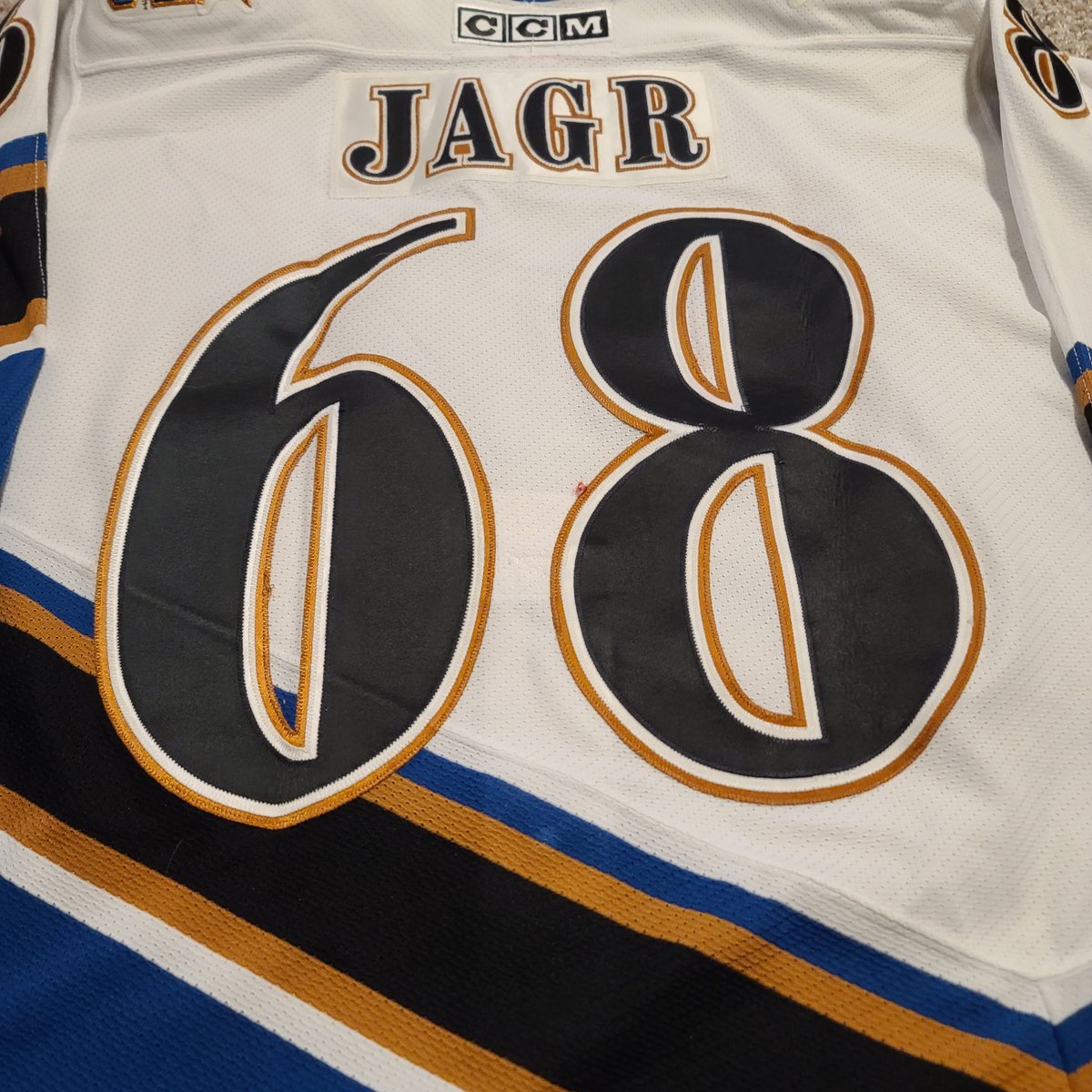 PVJerseys's tweet photo. ๐จWith yet another round of #PVFinds again tomorrow, I'm sharing the newest addition to #PVsPC!๐จ
2001-04 CCM On-Ice Authentic Jaromir Jagr Washington Capitals Screaming Eagle!
What's the latest addition to your collection? #PVFinds #PVsPC #ALLCAPS #HockeyTwitter https://t.co/MKoz6cVyX4