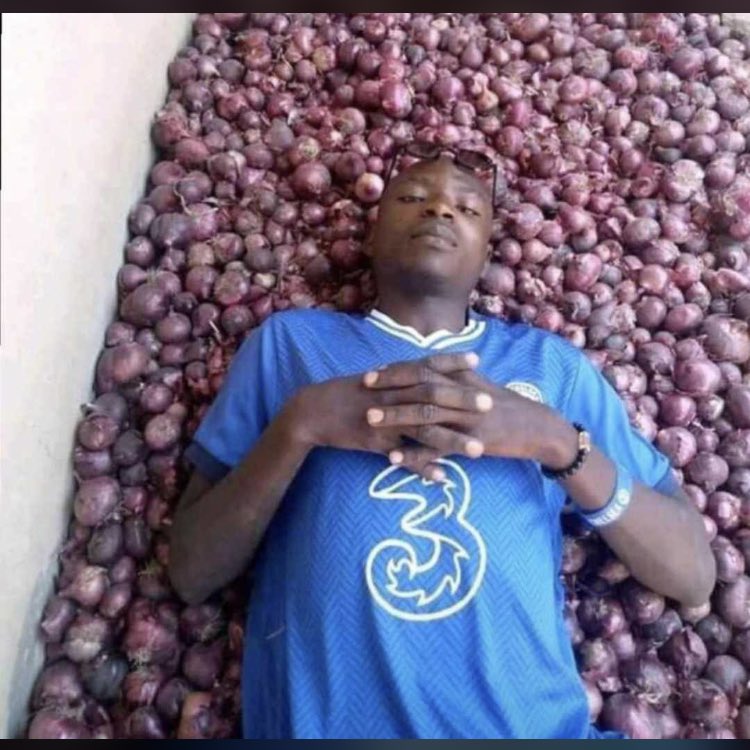 alabibusayo_'s tweet photo. Richest person in Naija atm, abeg who has his number, I want to tell him something about that sleeping position 🤪 
#SundayThoughts #sundayvibes #WhoIsLaycon https://t.co/cEtIHm7l23