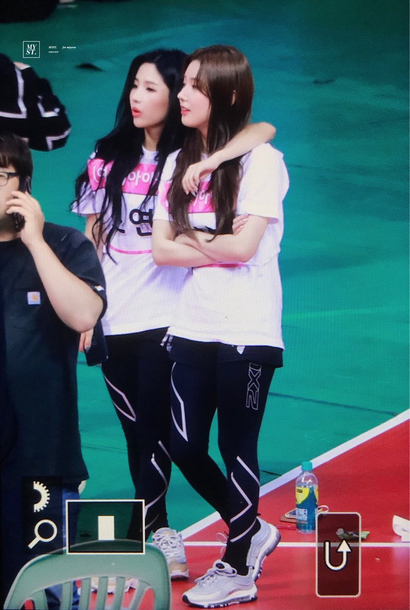 be like the 'couple during intrams' /j