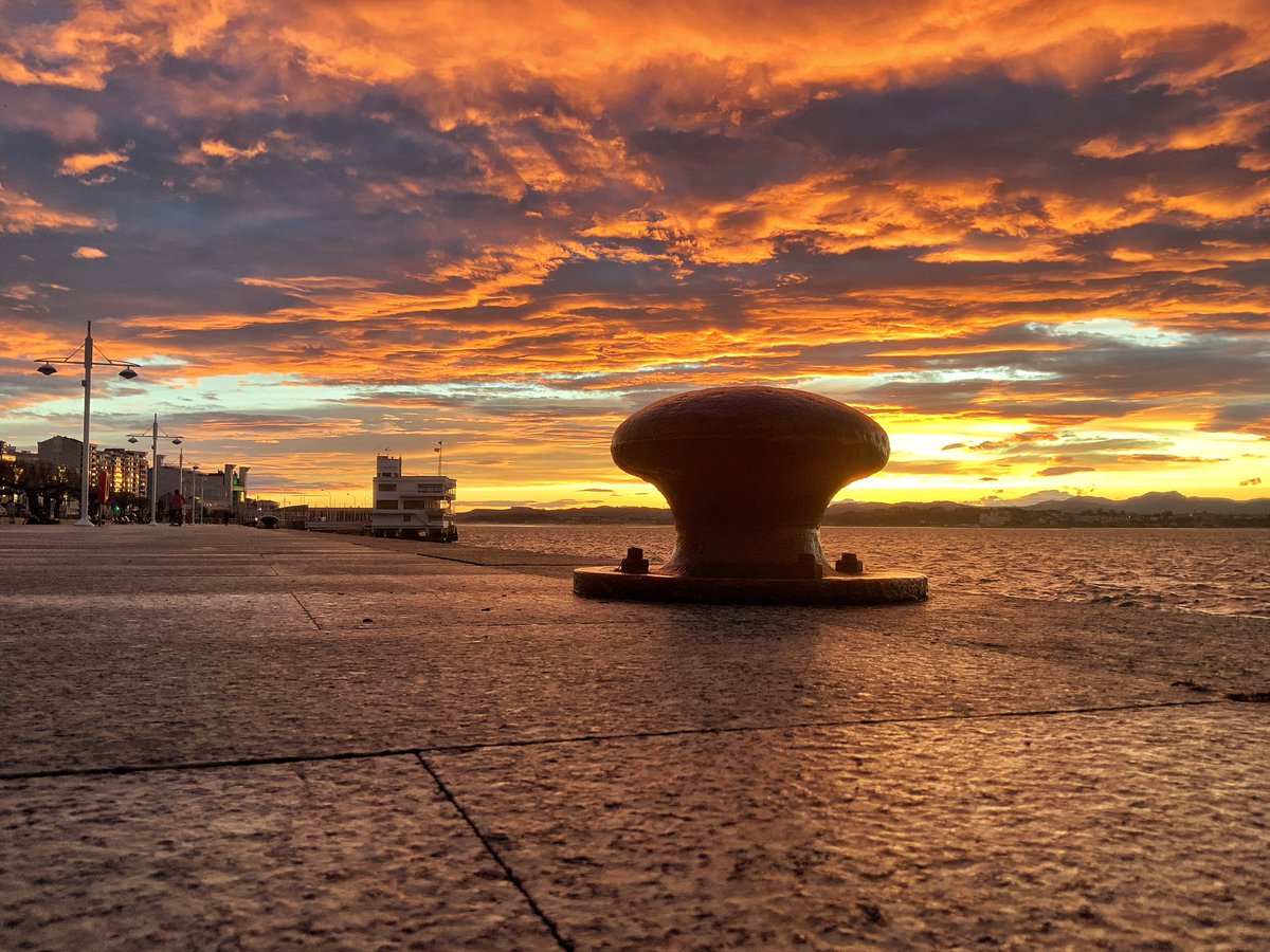 eltomavistas's tweet photo. Domingo y mira que amanecer acabamos de presenciar en Santander...
https://t.co/nH3uBffrGO https://t.co/ttkMEAKinc