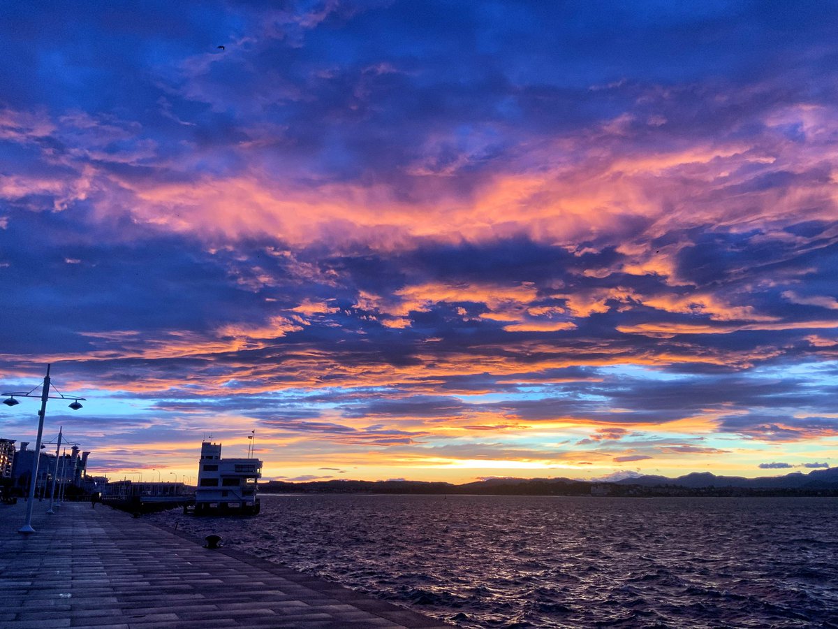 eltomavistas's tweet photo. Domingo y mira que amanecer acabamos de presenciar en Santander...
https://t.co/nH3uBffrGO https://t.co/ttkMEAKinc