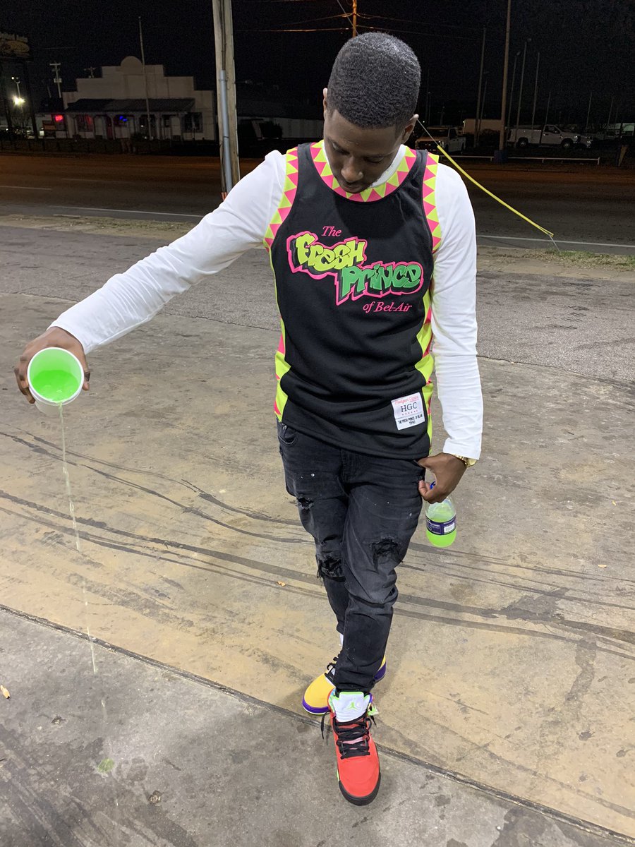 deemuuney's tweet photo. Fresh prince of the six nigga Hilary Bank, Fuck all they feelings then bought me a pint✅🏋🏾‍♂️ #DRIPNFULLAFFCT https://t.co/CKRlT4TpHa
