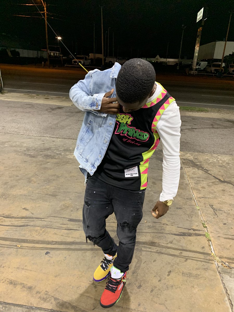 deemuuney's tweet photo. Fresh prince of the six nigga Hilary Bank, Fuck all they feelings then bought me a pint✅🏋🏾‍♂️ #DRIPNFULLAFFCT https://t.co/CKRlT4TpHa