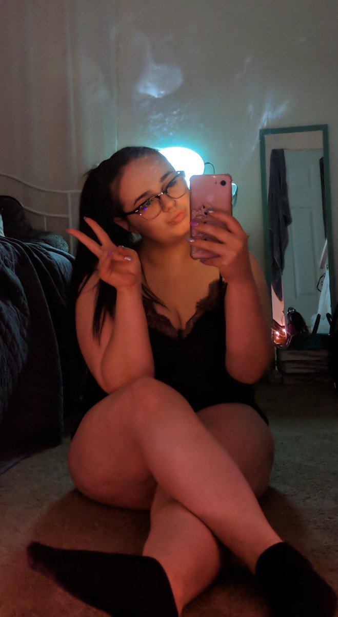 sliceofshy's tweet photo. show me you love me by sending me your money 😘 https://t.co/xrb4NOXavb