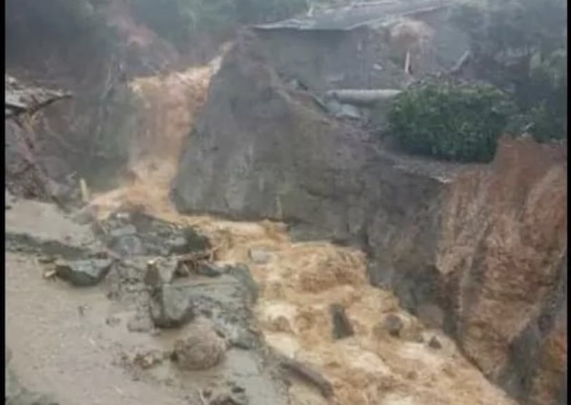  Panamá necesita ayuda  En chiriquí, tierras altas todo se derrumbó y cientos de personas perdieron todo, han fallecido varias, incluyendo niños, producto del huracán eta y ahora están evacuando para el huracán iota, ayuden a difundir por favor