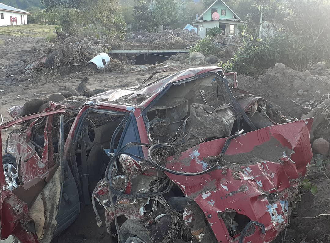  Panamá necesita ayuda  En chiriquí, tierras altas todo se derrumbó y cientos de personas perdieron todo, han fallecido varias, incluyendo niños, producto del huracán eta y ahora están evacuando para el huracán iota, ayuden a difundir por favor