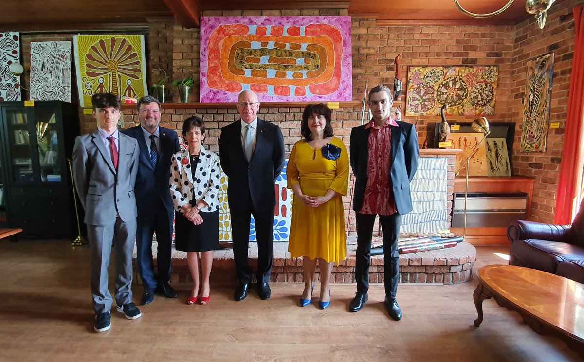 NinetaBarbules1's tweet photo. Honoured welcoming Their Excellencies General the Hon.David Hurley Governor General of Australia & Mrs. Linda Hurley for #PacificaRomania exhibition. Stories #MirceaEliade #EGTheodore #tylercollection ValentinD'angelo Jane Long #dancingwithcostică @ROinAUS @ROinNZ @MAERomania https://t.co/hcl25HxOcJ