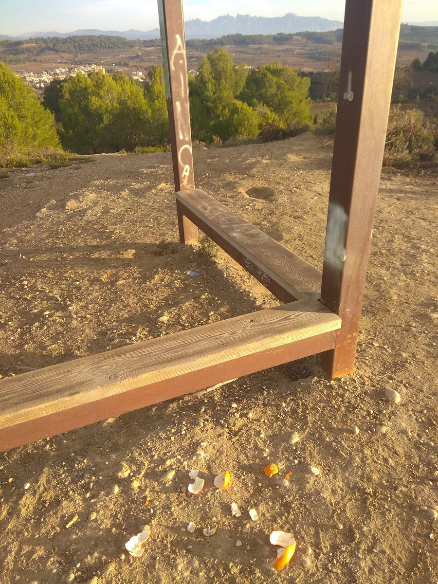 Tenim un entorn preciós. Endueu-vos les pells a casa! #cansadaderecollirdeixalles