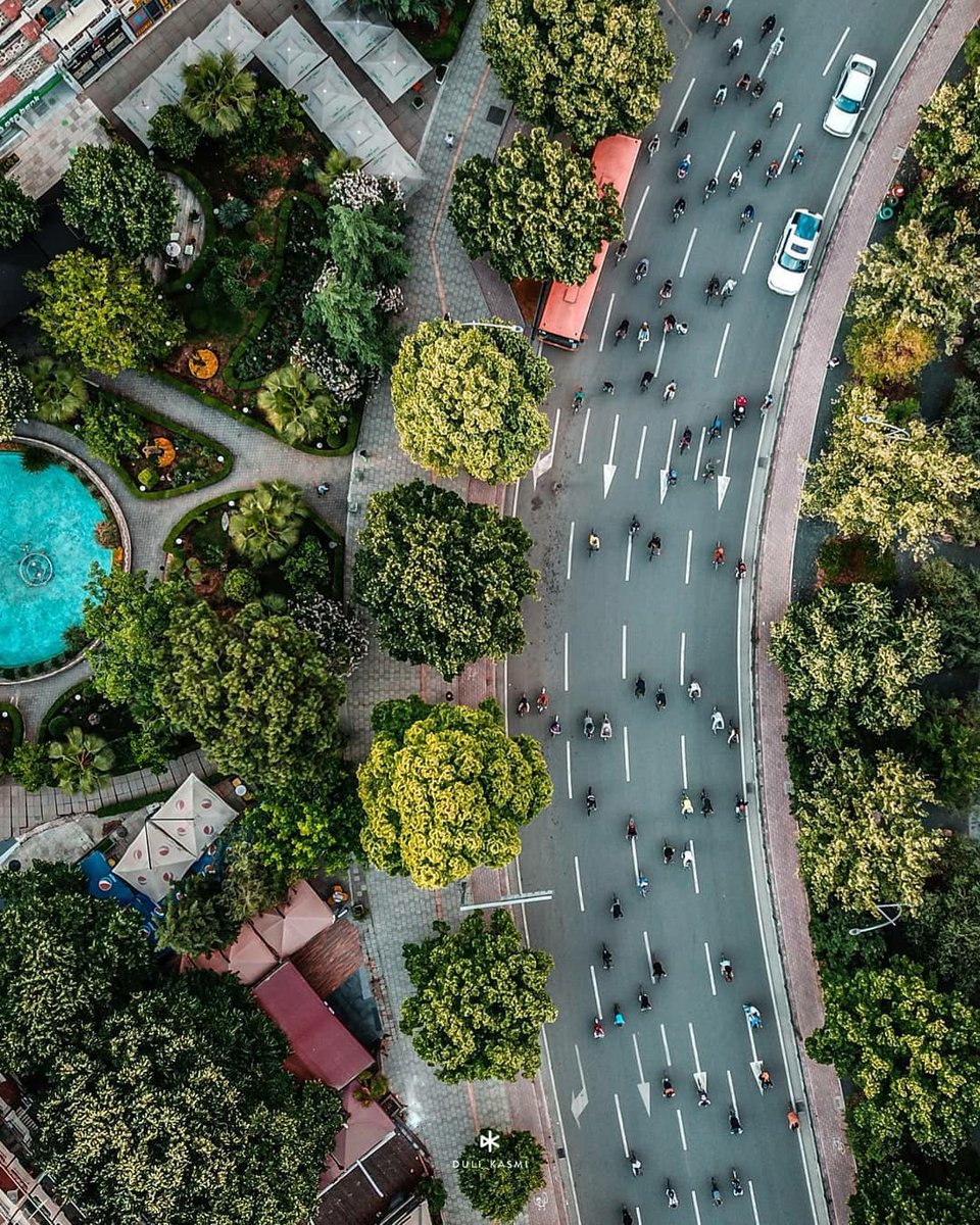 VisitTirana's tweet photo. Bike lovers of Tirana #SundayMood
#tiranaautumn2020

Credits: Duli Kasmi https://t.co/bO4mk6K6lr