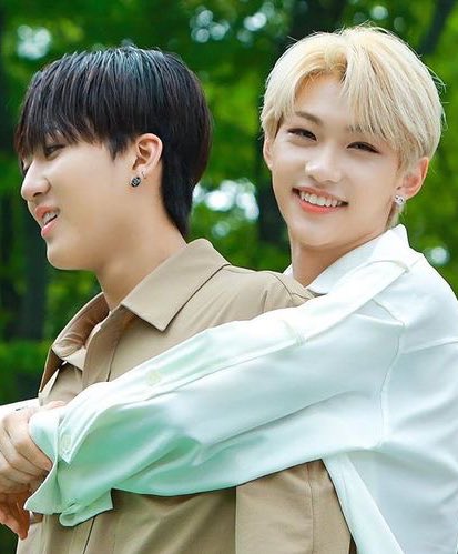 skzpeaxh's tweet photo. — felix’s hugs; a warm thread 🤗✨
#StrayKids #skz https://t.co/7e4CKBUABe