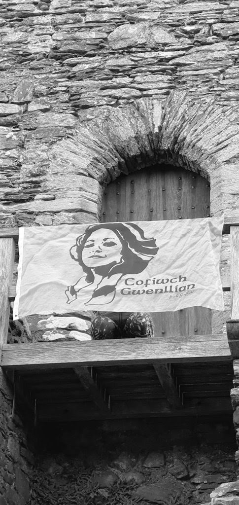 YMochdre's tweet photo. #CofiwchGwenllian #annibyniaeth #HanesCymru #CastelDolbadarn #Llewelyneinllywolaf #MrFlag https://t.co/U4BgzmK3EP