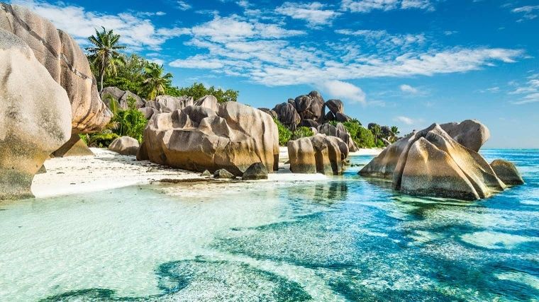 sevva_ai's tweet photo. Optimistic weekend news. We currently put 11m tons p.a. of #plastic into the oceans. But we can fix the #ocean #plastic #pollution problem, apparently. Applying existing solutions. Reducing flows by 80%, says new research https://t.co/WkNwfdjPUM  by Pew. https://t.co/x69D0Hs1pl