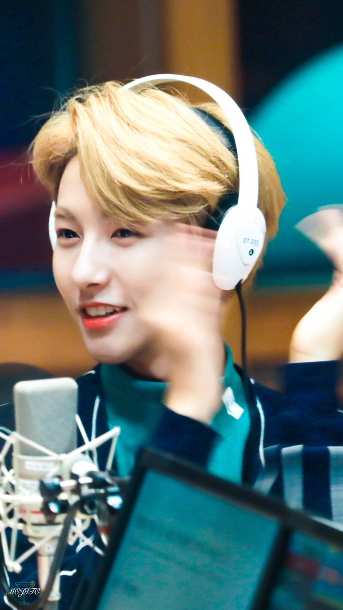 🌈hourly renjun 🏡 tweet media