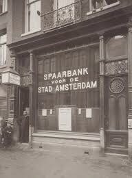 TheSyts's tweet photo. @BitsieTulloch The Savings bank for the City of Amsterdam was founded in 1848. In 1907, the Savingsbank for the City of Amsterdam introduced the Home piggy bank savings system (het Huisbusjesspaarsysteem). As a target group, the bank had the focus on small savers. https://t.co/Mb0Nn0ZqIM
