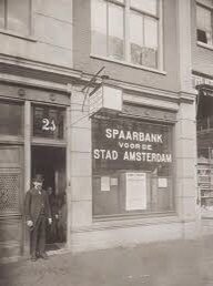 TheSyts's tweet photo. @BitsieTulloch The Savings bank for the City of Amsterdam was founded in 1848. In 1907, the Savingsbank for the City of Amsterdam introduced the Home piggy bank savings system (het Huisbusjesspaarsysteem). As a target group, the bank had the focus on small savers. https://t.co/Mb0Nn0ZqIM